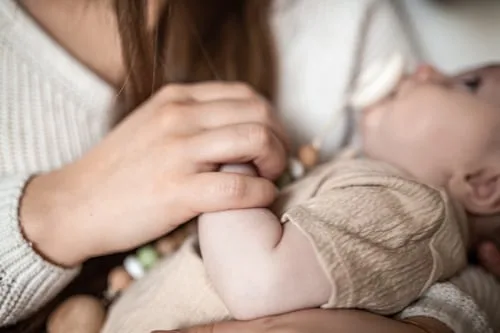 哥伦比亚未婚男性代孕：完整指南：资格、费用、流程与风险核对